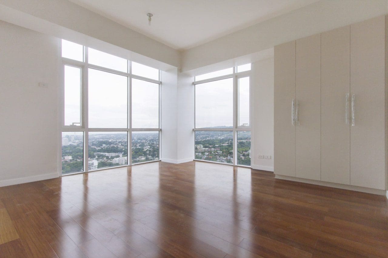 Condo for Sale in Marco Polo