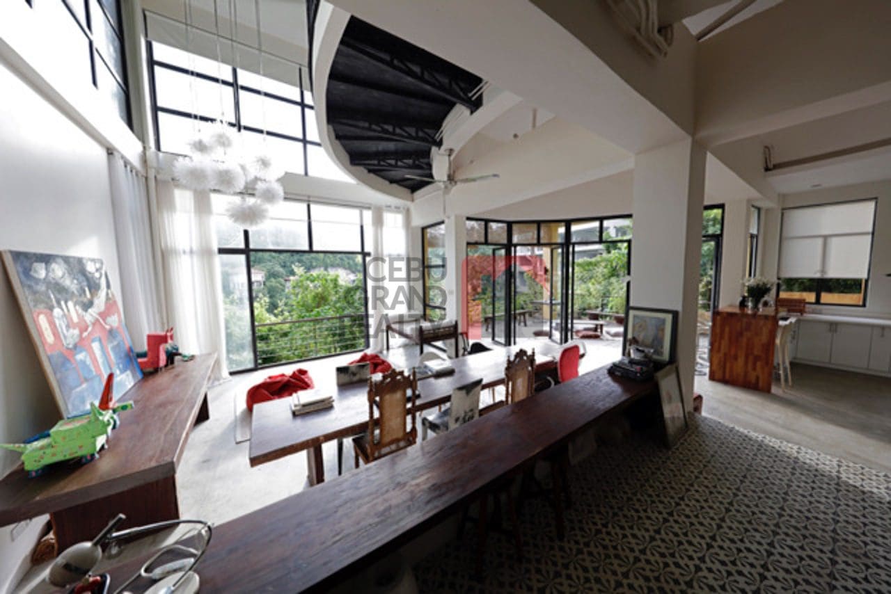 House for Sale in Maria Luisa