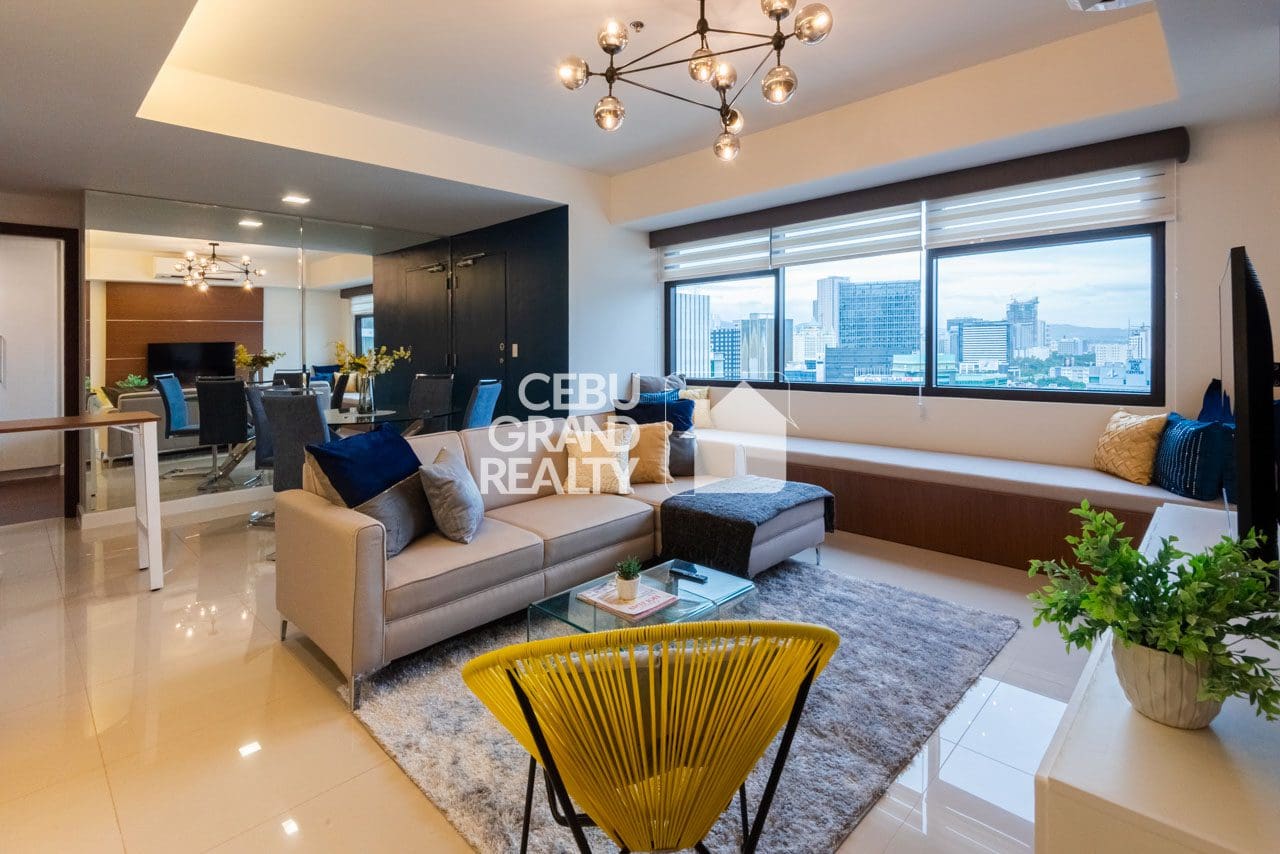 Spacious Luxury Condo with Elegant Decor in The Alcoves