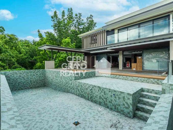 Luxurious Modern Home with Breathtaking Views In Maria Luisa Estate Park