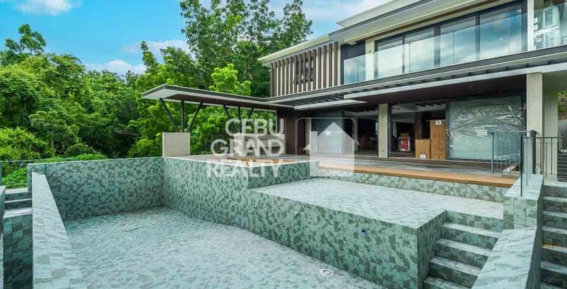 Luxurious Modern Home with Breathtaking Views In Maria Luisa Estate Park
