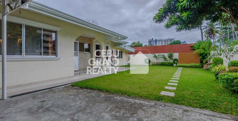 Spacious Bungalow with Garden for Rent in Banilad, Cebu