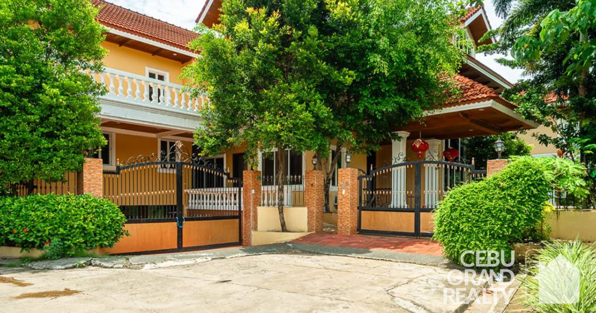 Exterior view of a spacious home in Banilad Cebu designed for big families