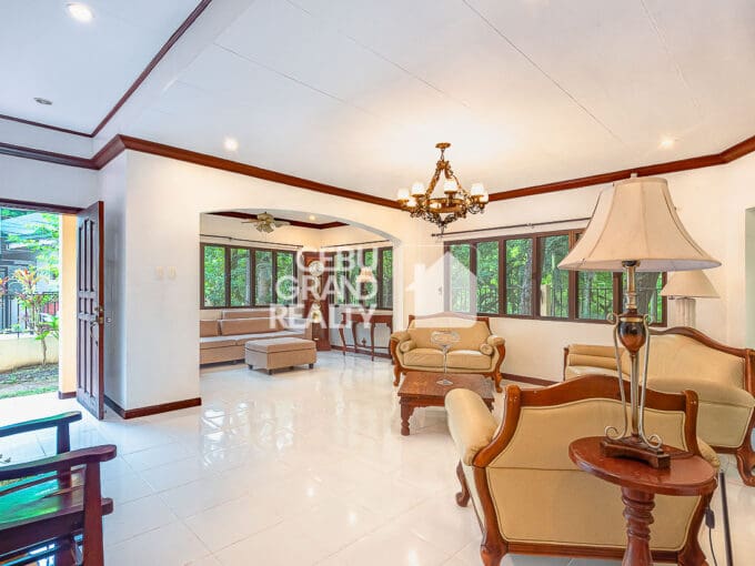 Spacious Residence for Sale with Nature Views in Maria Luisa Park